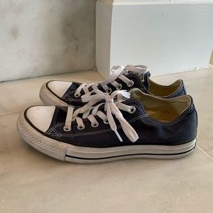 Navy Women’s Converse Size 8